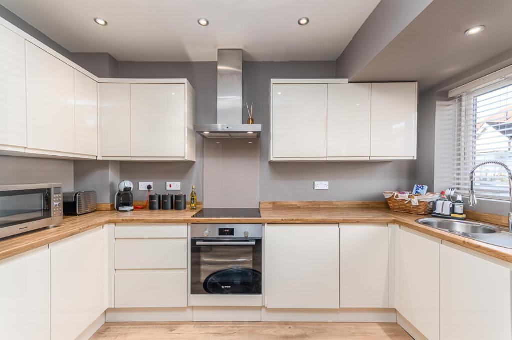Апартаменты Castle Townhouse Kenilworth - Private Parking - 24 Hr Gym Access - Town Centre Экстерьер фото