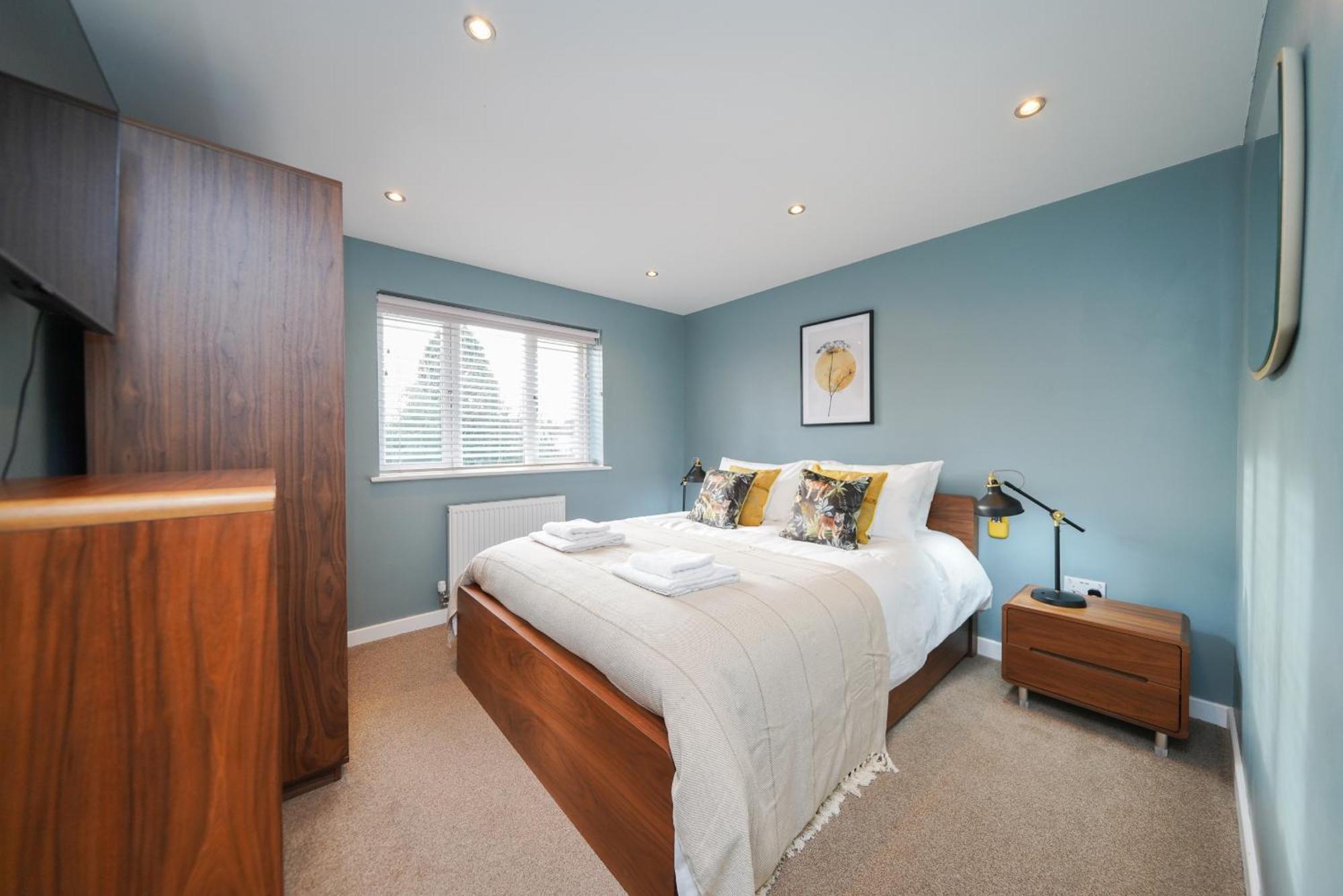 Апартаменты Castle Townhouse Kenilworth - Private Parking - 24 Hr Gym Access - Town Centre Номер фото